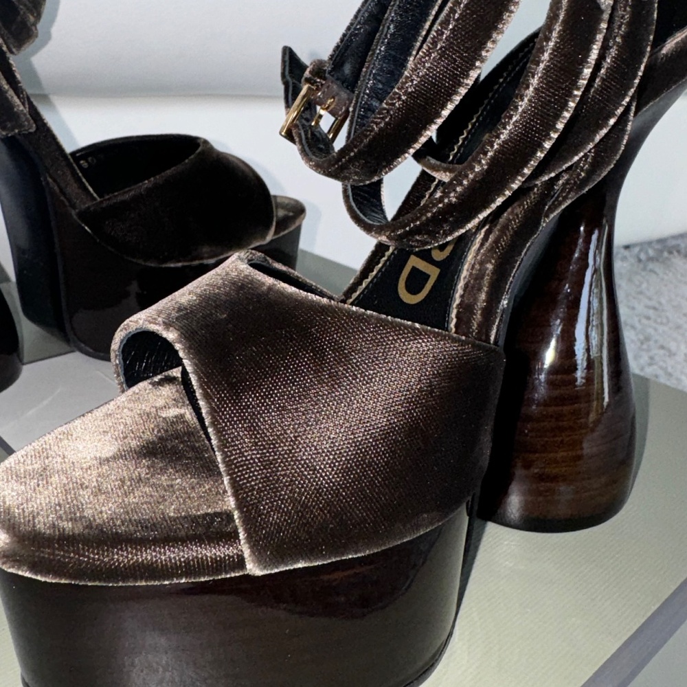 Tomford - Picture 2 of 9